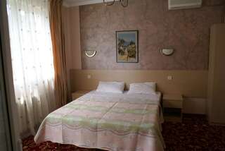 Гостиница Гостевой Дом Золотая Рыбка Адлер Двухместный номер с 1 кроватью или 2 отдельными кроватями и балконом-5
